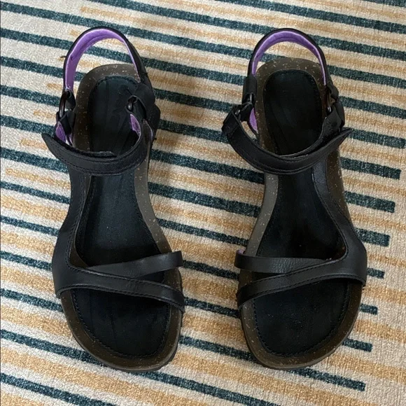 Women's Teva Black Leather Sandals, size 8 - Picture 1 of 7
